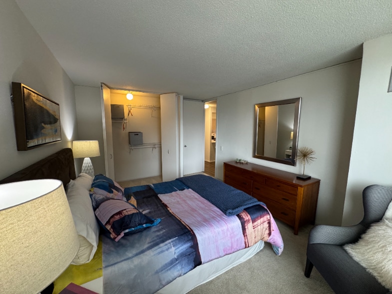 Building Photo - 1122 N Dearborn St