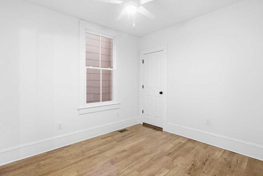 Building Photo - 518 E 33rd St