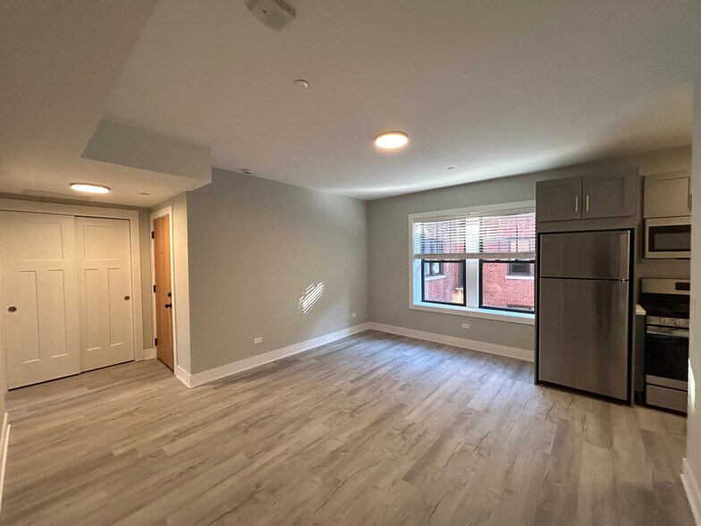 Building Photo - 1131 Oak Ave