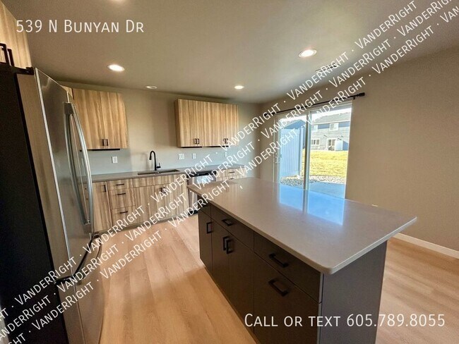 Building Photo - 539 BUNYAN Dr