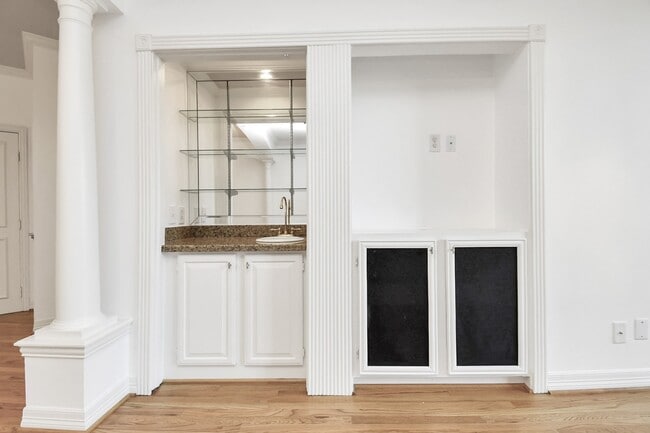 Building Photo - 2111 Welch St