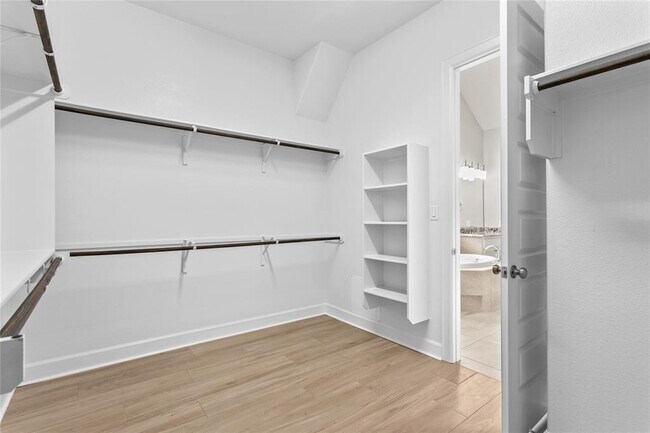 Building Photo - 113 Quartz Dr