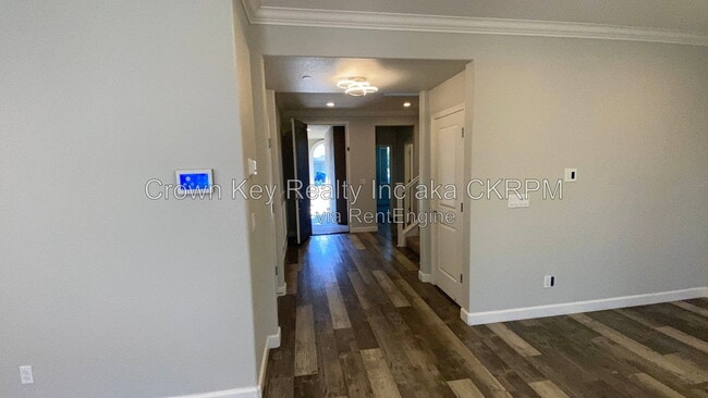 Building Photo - 416 E Solare Ave