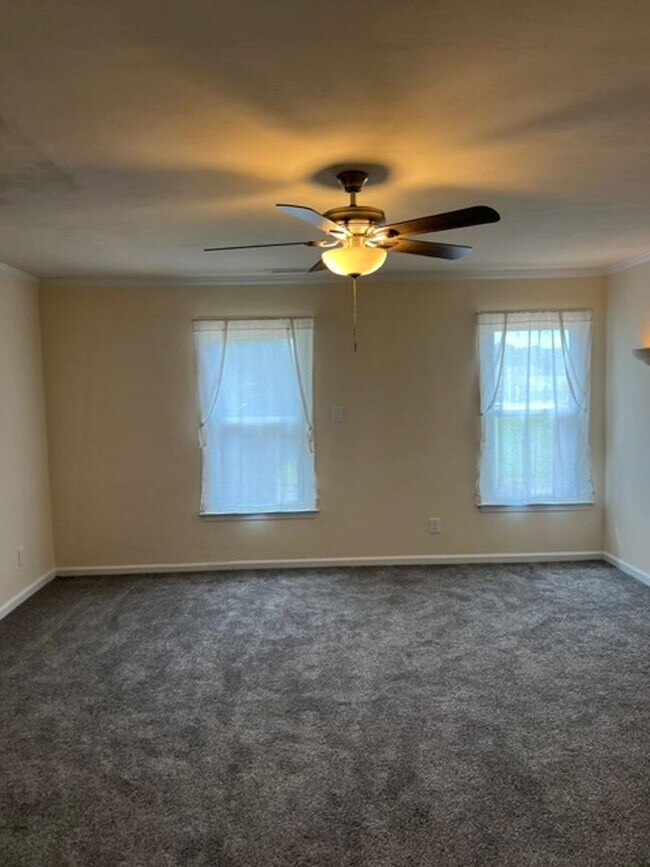 Building Photo - 1057 Tottenham Ln