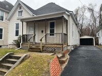 Building Photo - Large one bedroom house