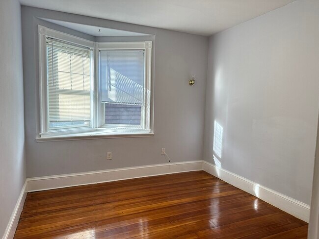 Building Photo - 10 Newport Terrace