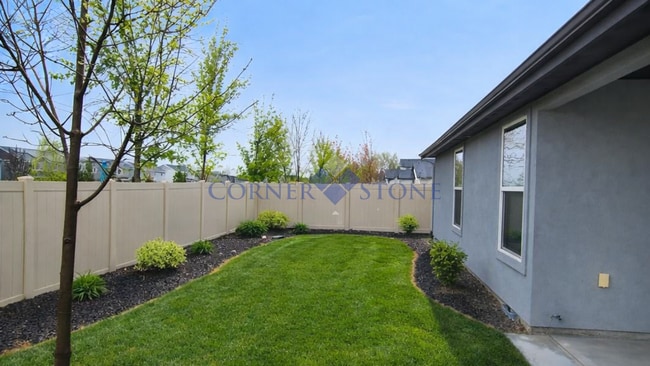 Building Photo - Stunning Northwest Meridian Gem with Designer Kitchen & Covered Patio!