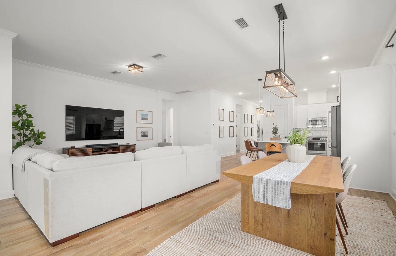 Building Photo - 11325 Hillsong Ct