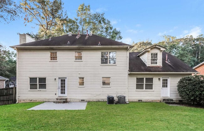 Building Photo - 2444 Quentin Dr