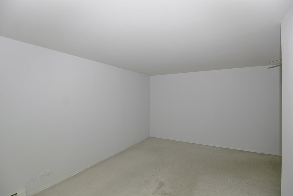 Building Photo - 665 W Wrightwood Ave