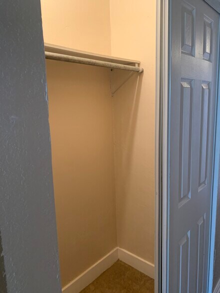 Building Photo - 342 E 84th St