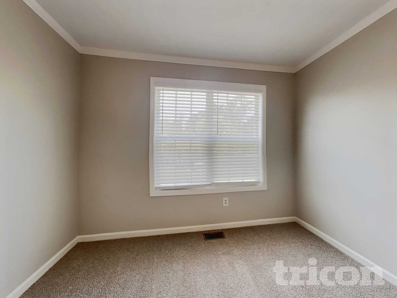 Building Photo - 15 Woodwind Dr