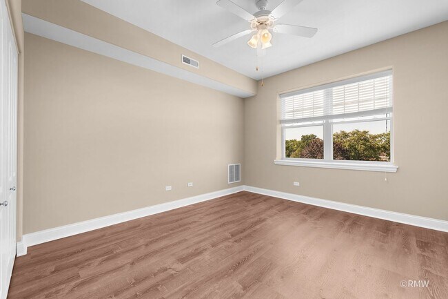 Building Photo - 2 Itasca Rd