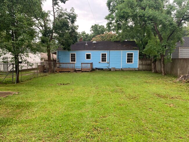 Building Photo - 2655 Emogene St