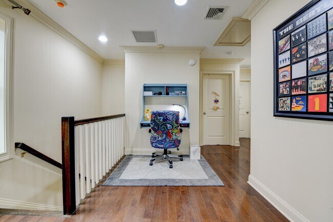 Building Photo - 1625 Paterson Plank Rd