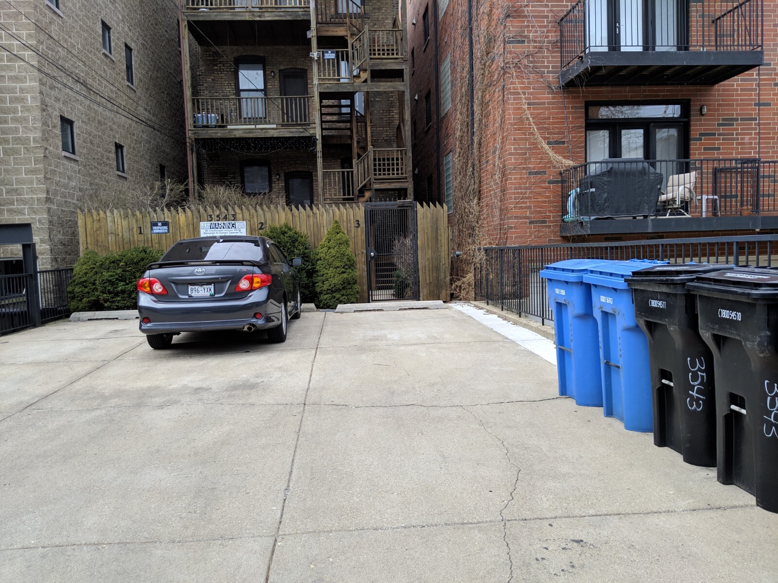 Building Photo - 3543 N Wilton Ave