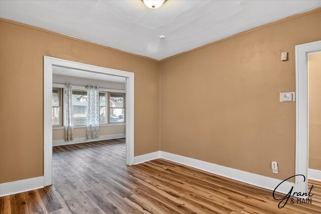 Building Photo - $1550 4 bedrooms