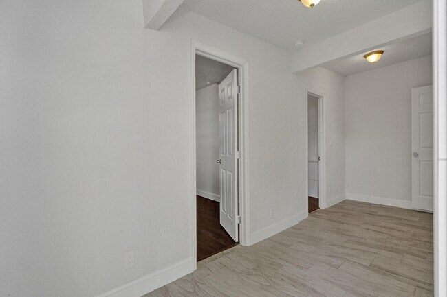 Building Photo - 651 SW 15th St