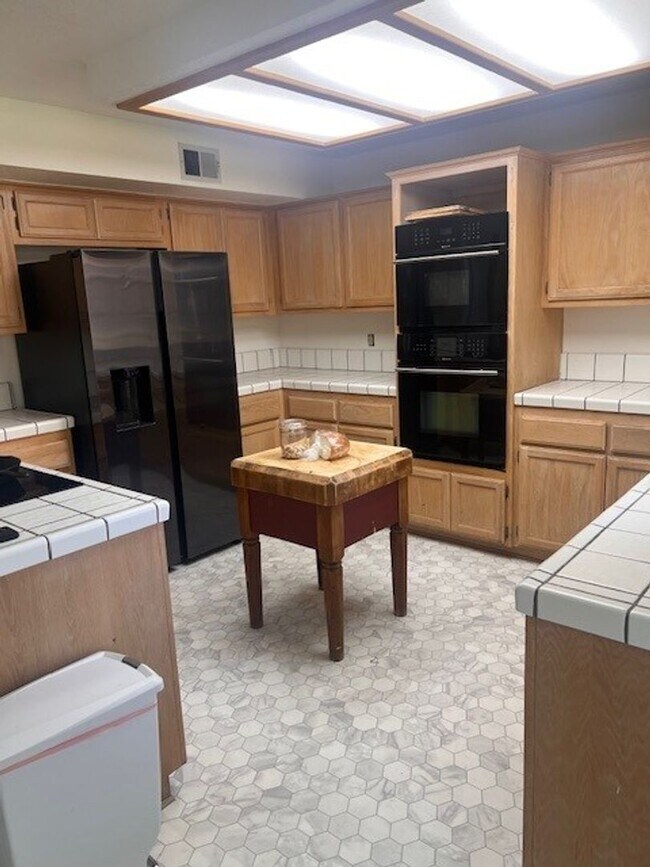 Building Photo - Exceptional Viborg Estates Home Near Downtown Solvang