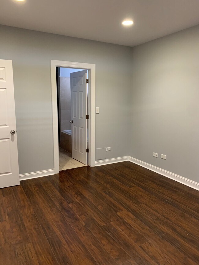 master bedroom 2 - 2327 S Sawyer Ave