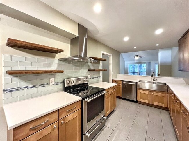 Building Photo - 8305 Greenslope Dr