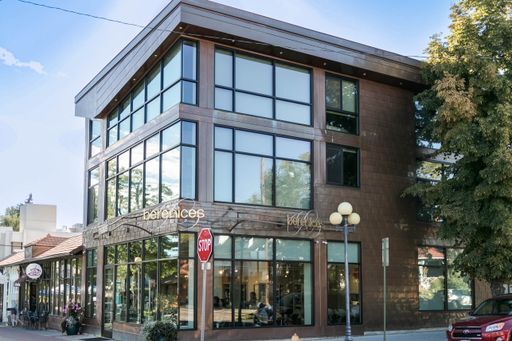 Building Photo - Walk to Cheeseman from this Large 1 Bed 1 ...