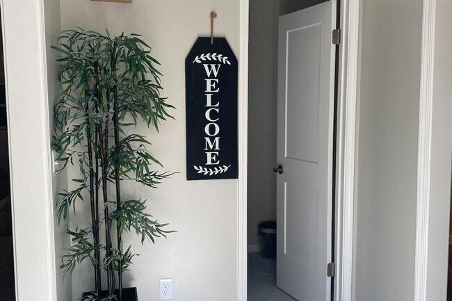 Building Photo - 1060 Washington Ave