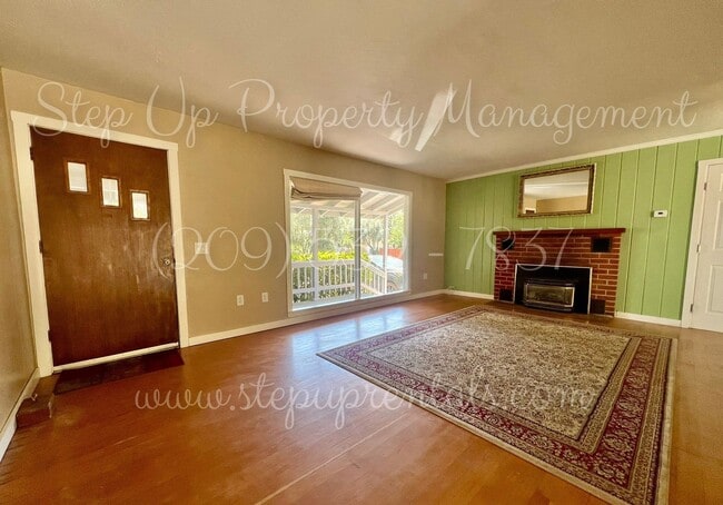 Building Photo - Updated 2-Bed, 2-Bath Home with Bonus Room...