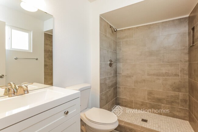 Building Photo - 4558 W Onyx Ave