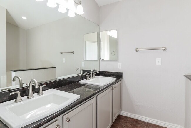 Building Photo - 2571 W Blaine Ct