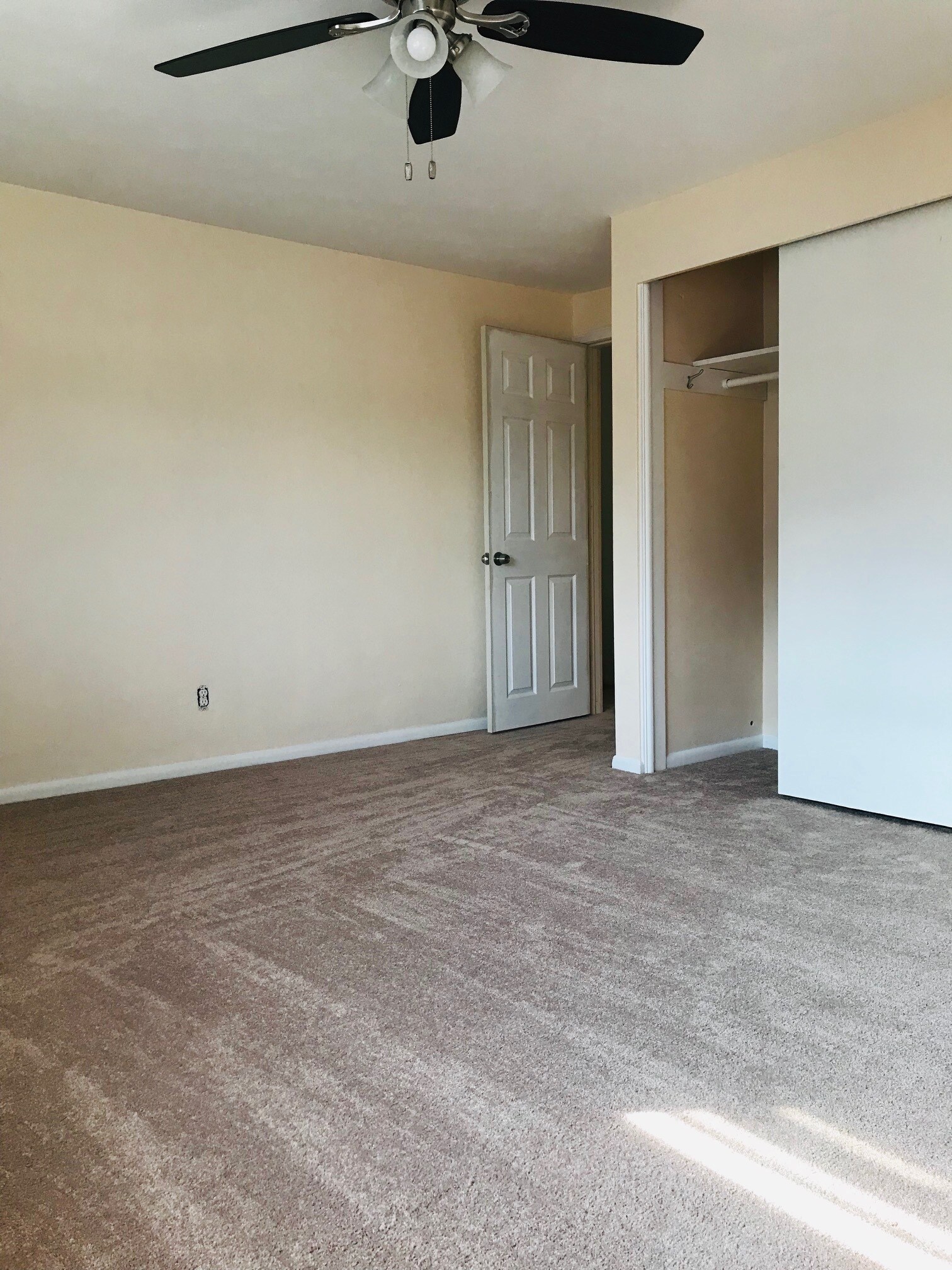 MasterBedroom with closet space - 316 Sheridan Dr