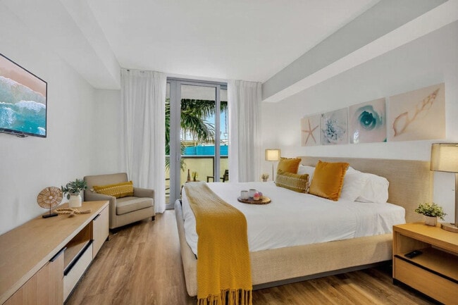 Building Photo - 2602 E Hallandale Beach Blvd