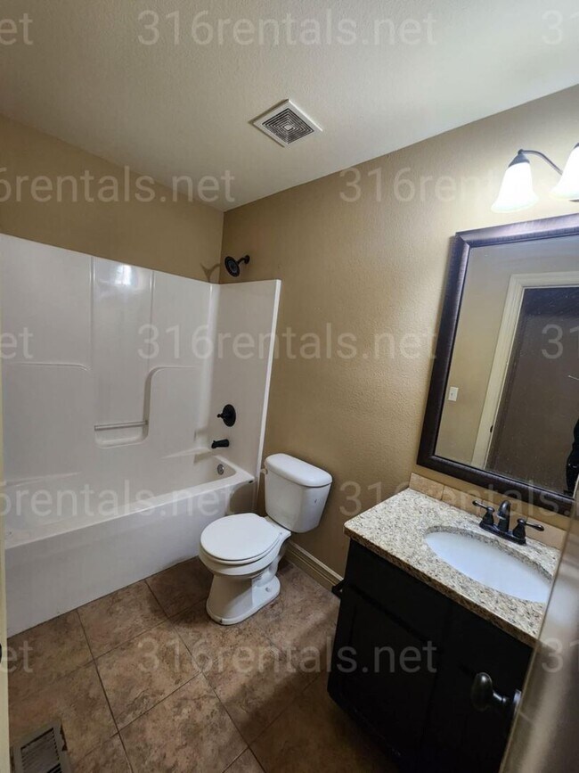 Building Photo - 8470 Granite Ct