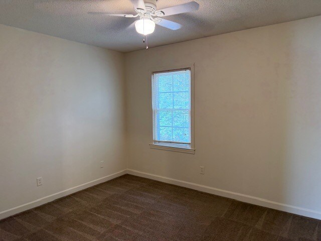 Building Photo - 501 Edwards Rd