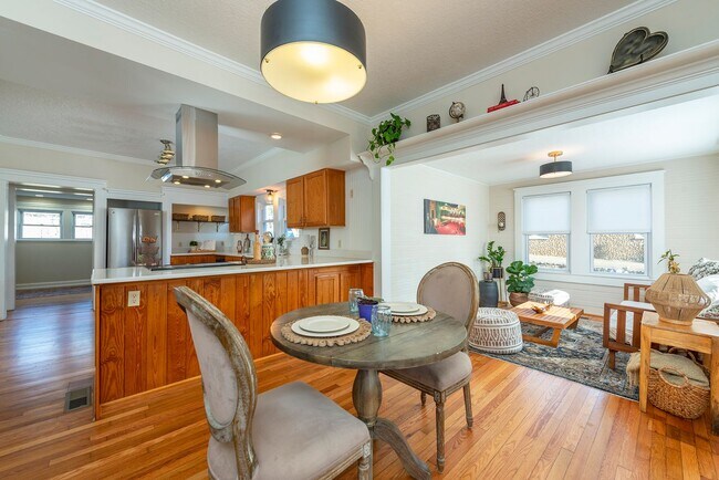 Building Photo - Charming Black Mountain Rental!