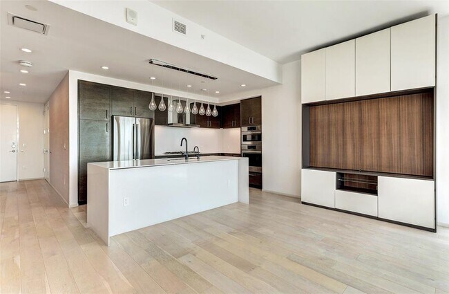 Building Photo - 301 West Ave