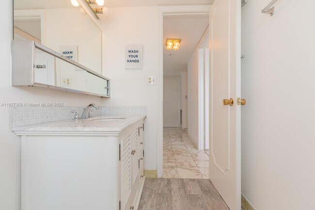 Building Photo - 137 Golden Isles Dr