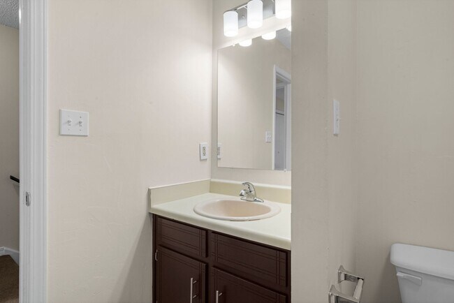 Building Photo - 501 S Edgewood Cir