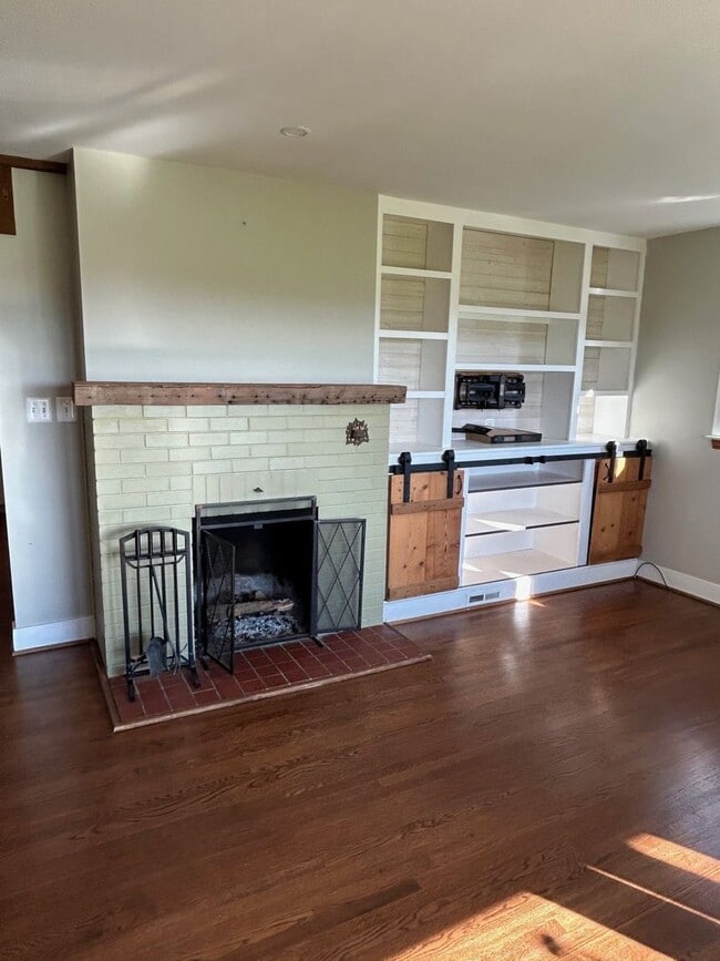 Building Photo - Remodeled rancher just outside of Frederick with stunning mountain views ready for you!