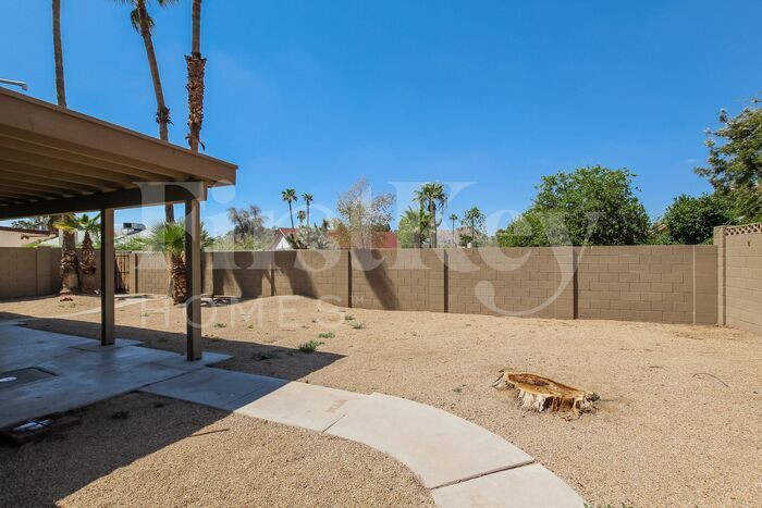Building Photo - 2722 E Cactus Rd