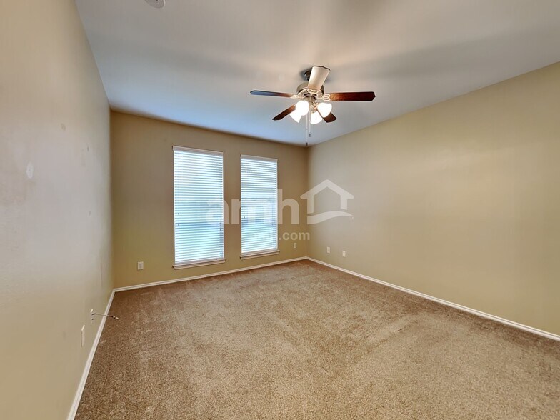 Building Photo - 2718 Lakecrest Way Dr