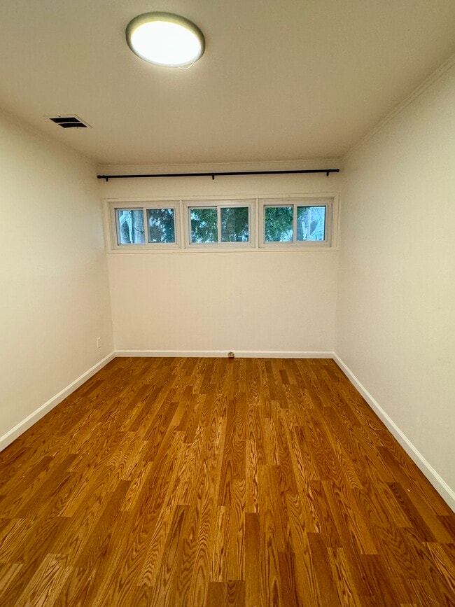 Bedroom 3B - 63 Elliot Pl