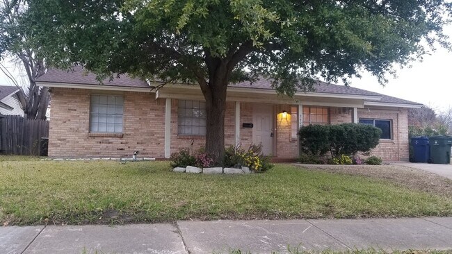 Building Photo - 3609 Galaxie Dr