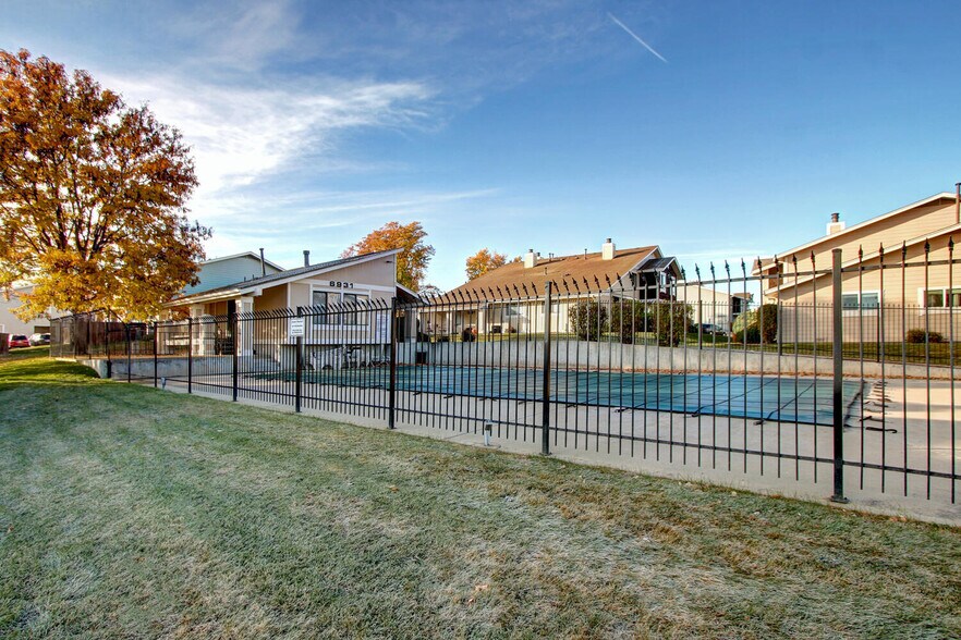 Building Photo - 6911 W 87th Way