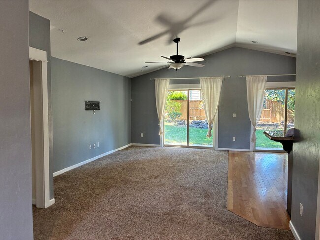 Building Photo - Beautiful East Medford 4 Bedroom 2 Bathroom Home