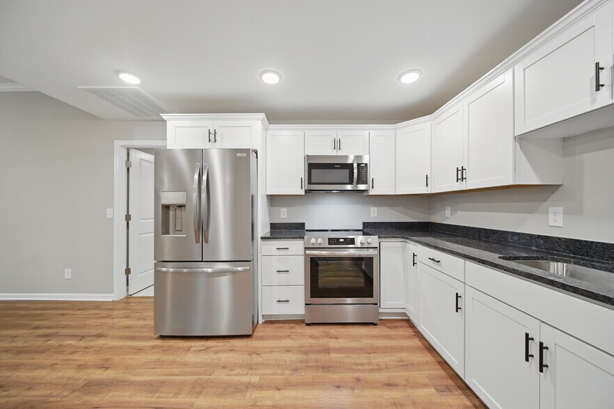 Kitchen - 216 Legion Dr