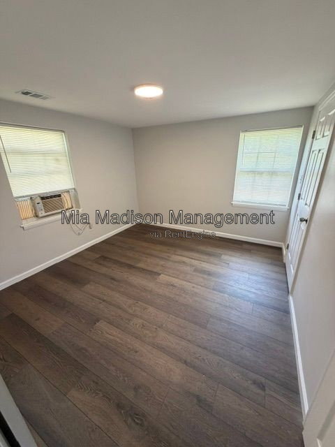 Building Photo - 1226 W 42nd St