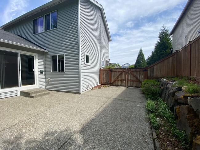 Building Photo - DuPont home with greenspace views, fenced ...