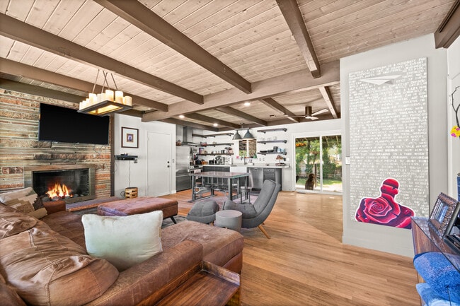 Building Photo - 1542 Fieldcrest Ln