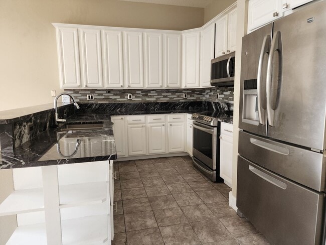 Building Photo - Hunters Creek Home with Fenced Back Yard in Guard-Gated Golf Community